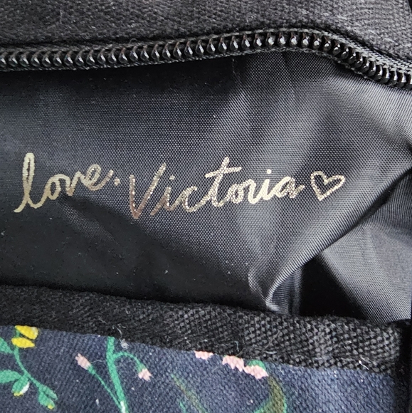 Victoria's Secret Large Zippered Black Pink Floral Weekend Getaway Tote Handbag - Picture 5 of 10